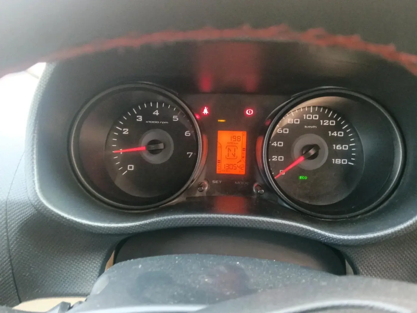 2018 Mahindra TUV300 T6 PLUS, Diesel, Manual, 1,30,542 km, interior