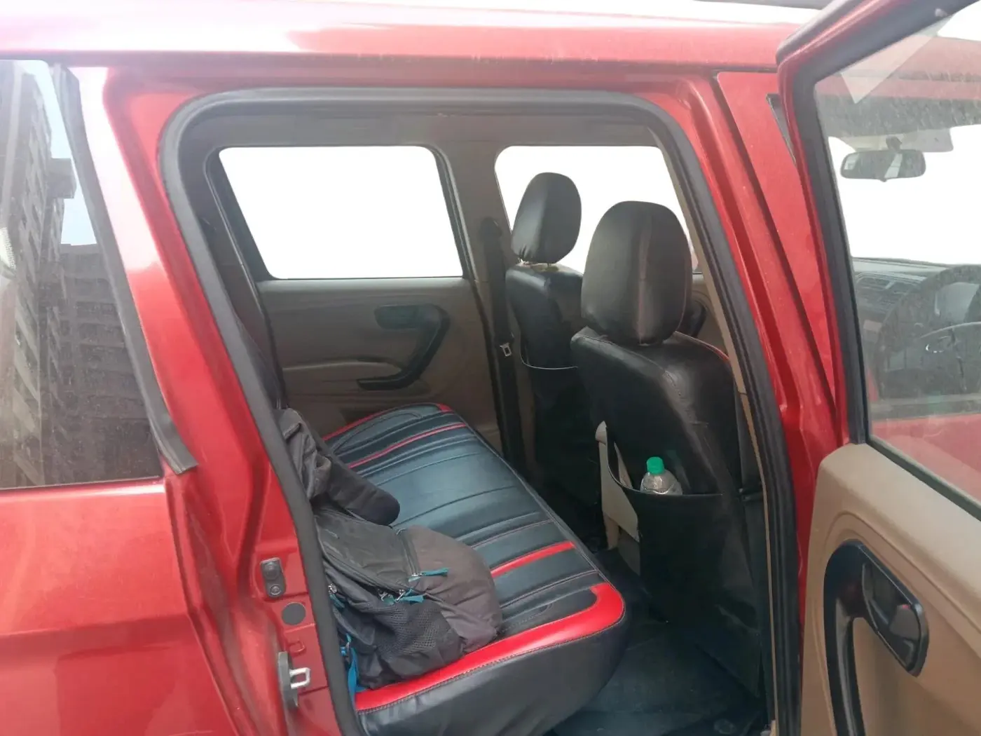 2018 Mahindra TUV300 T6 PLUS, Diesel, Manual, 1,30,542 km, interior