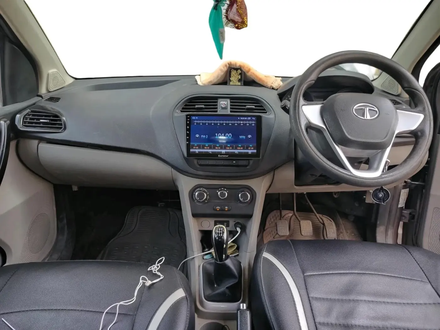 2017 Tata Tiago XT DIESEL, Diesel, Manual, 1,12,146 km, interior