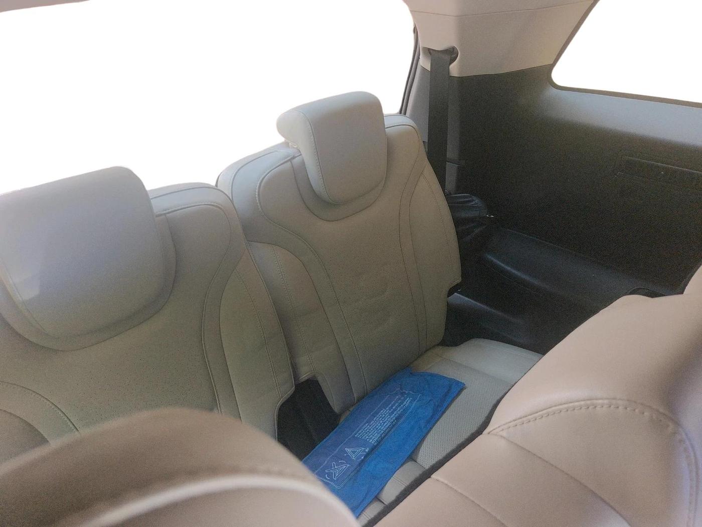 2022 Mahindra XUV700 AX 7 LUXURY P AT 7 STR, Petrol, Automatic, 20,695 km, interior