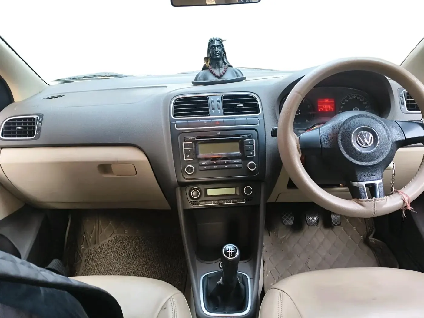 2011 Volkswagen Vento HIGHLINE 1.6 MPI, Petrol, Manual, 1,53,308 km, interior