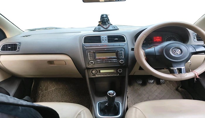 2011 Volkswagen Vento HIGHLINE 1.6 MPI, Petrol, Manual, 1,53,308 km, interior
