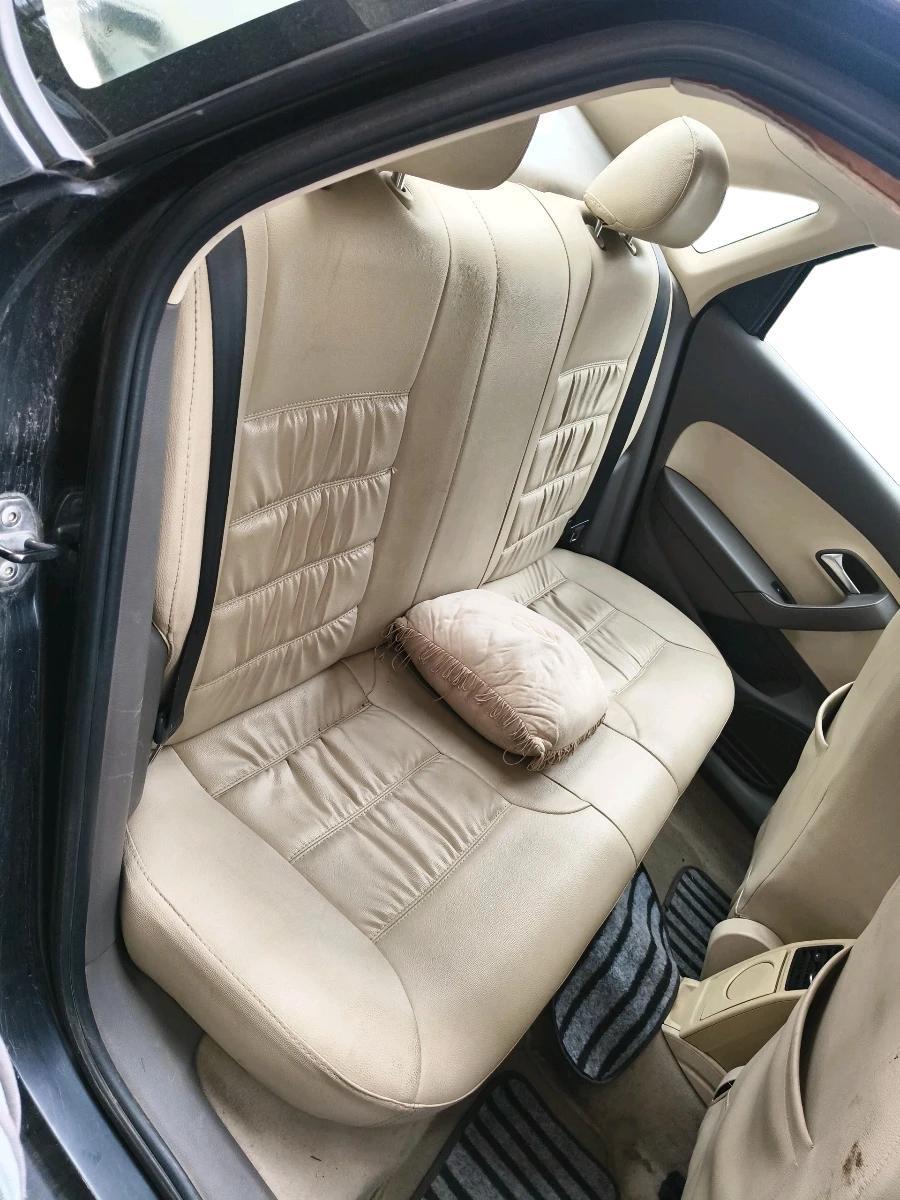 2011 Volkswagen Vento TRENDLINE 1.6, Petrol, Manual, 3,09,606 km, interior