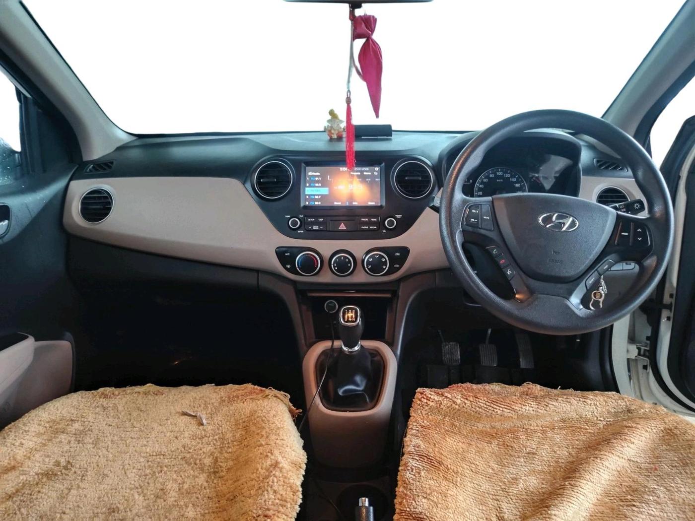 2017 Hyundai Xcent SX 1.2, Petrol, Manual, 42,112 km, interior