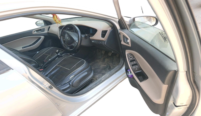 2016 Hyundai Elite i20 ASTA 1.2, CNG, Manual, 1,07,830 km, interior