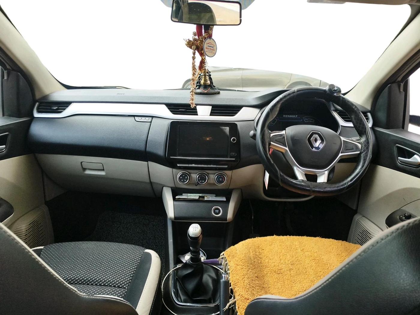 2020 Renault TRIBER RXZ, CNG, Manual, 2,36,951 km, interior