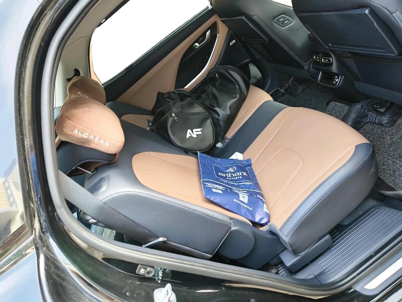 2025 Hyundai ALCAZAR Signature 7 STR 1.5 Turbo GDi Petrol DCT, Petrol, Automatic, 8,088 km, interior