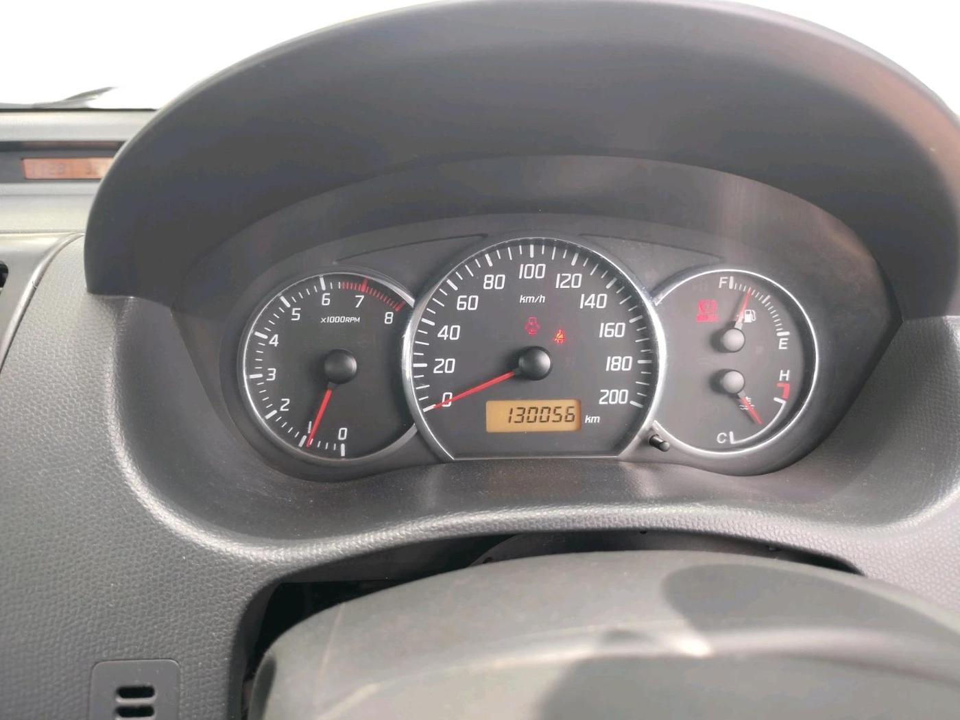 2011 Maruti Swift VXI, CNG, Manual, 1,30,056 km, interior