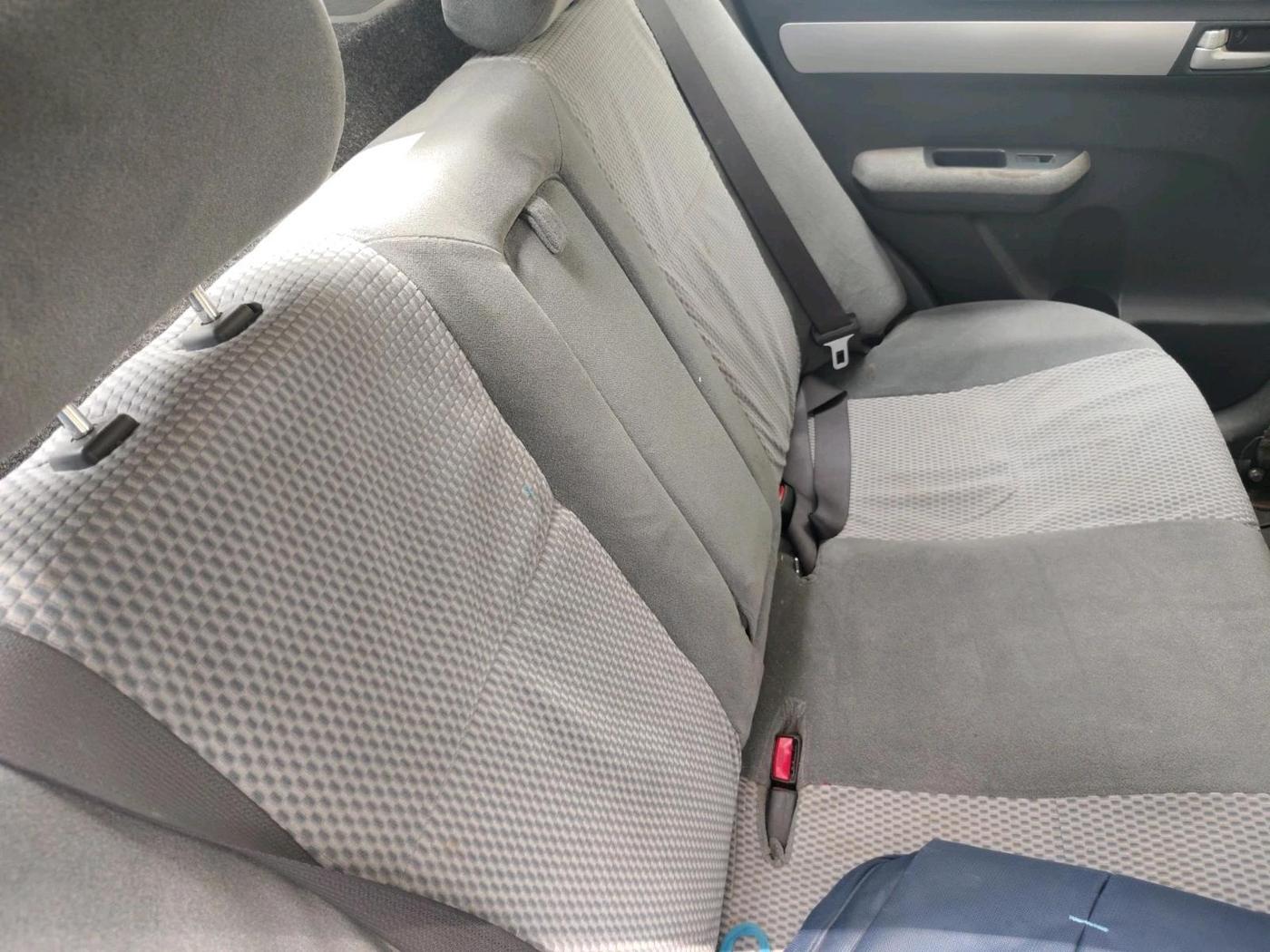 2011 Maruti Swift VXI, CNG, Manual, 1,30,056 km, interior