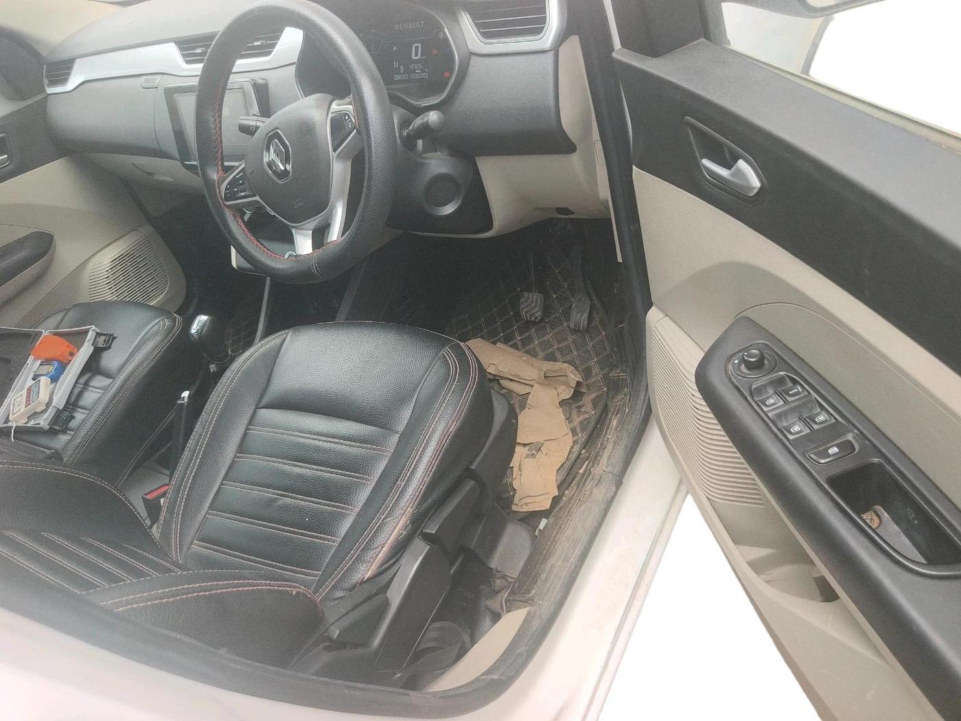 2022 Renault TRIBER RXL AMT, Petrol, Automatic, 48,729 km, interior