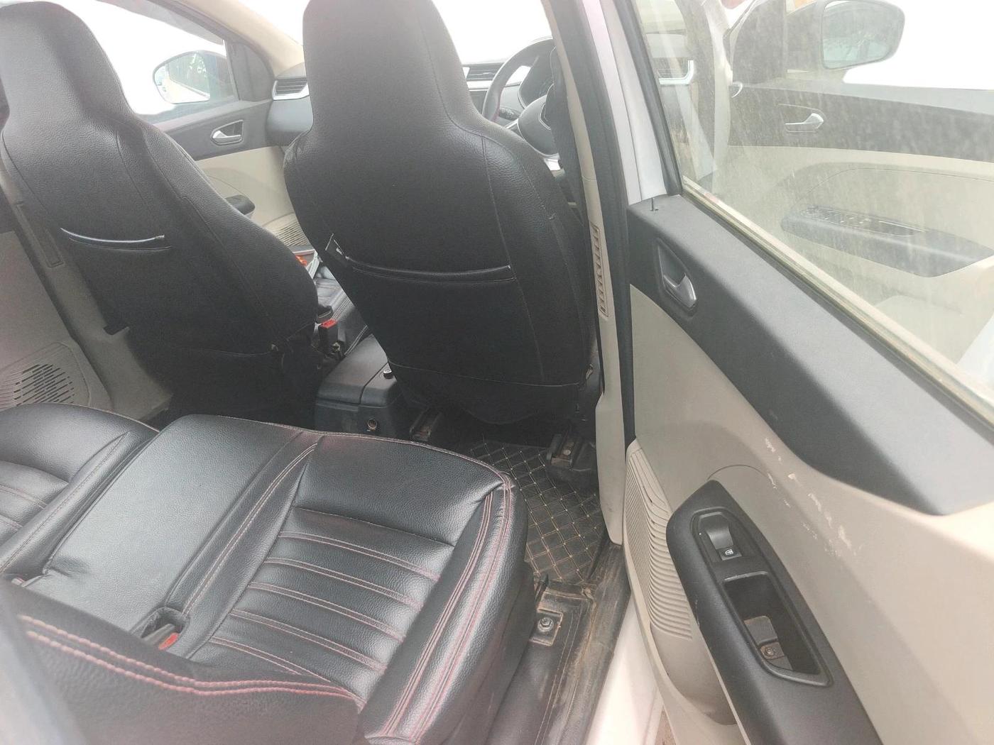 2022 Renault TRIBER RXL AMT, Petrol, Automatic, 48,729 km, interior