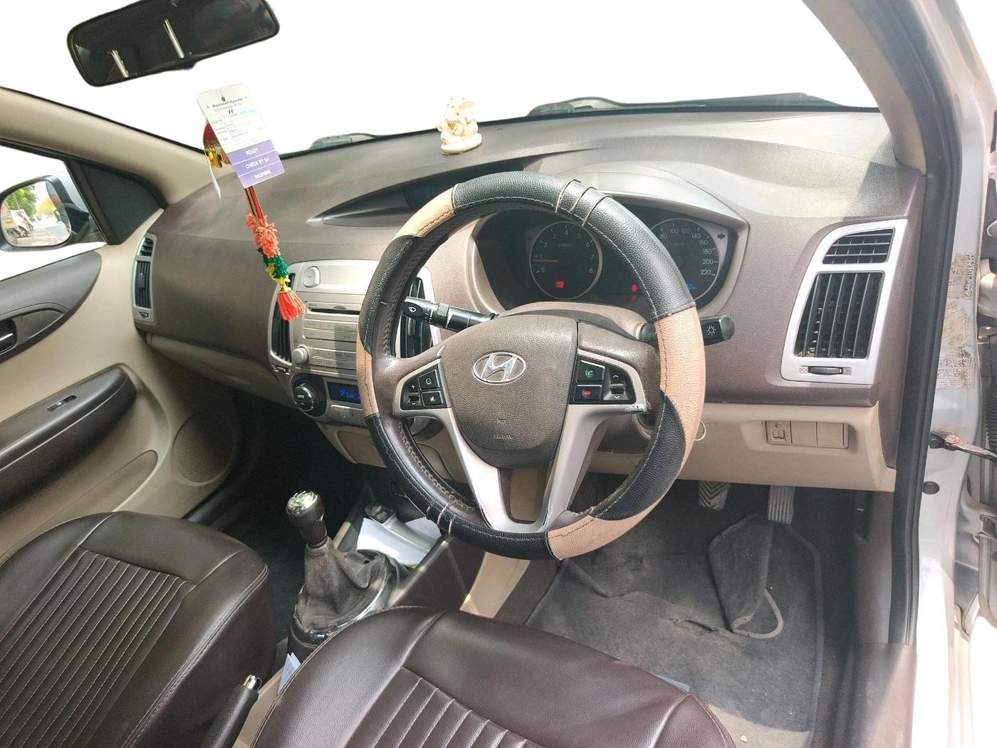 2011 Hyundai i20 SPORTZ 1.2, Petrol, Manual, 1,60,738 km, interior
