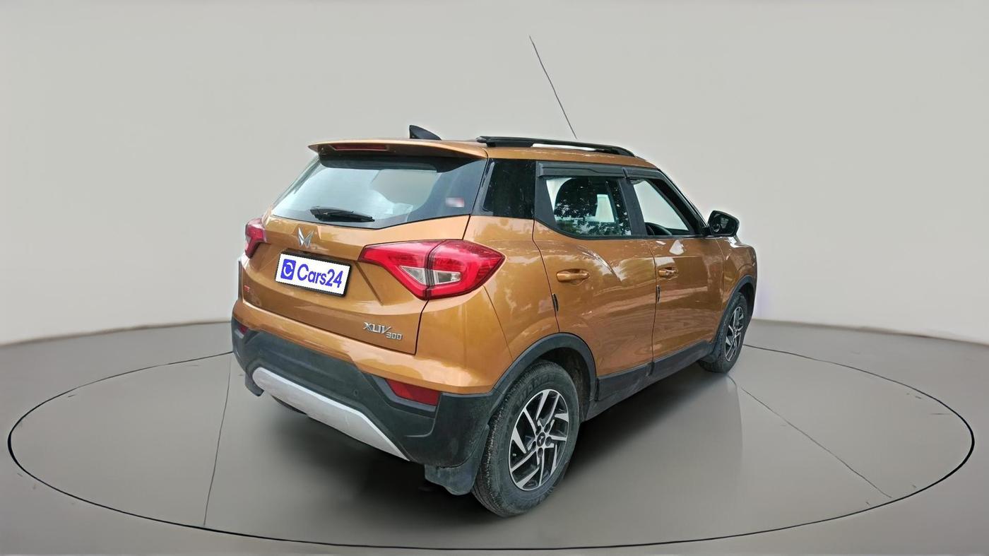 2022 Mahindra XUV300 W8 (O) 1.2 PETROL, Petrol, Manual, 40,724 km, exterior