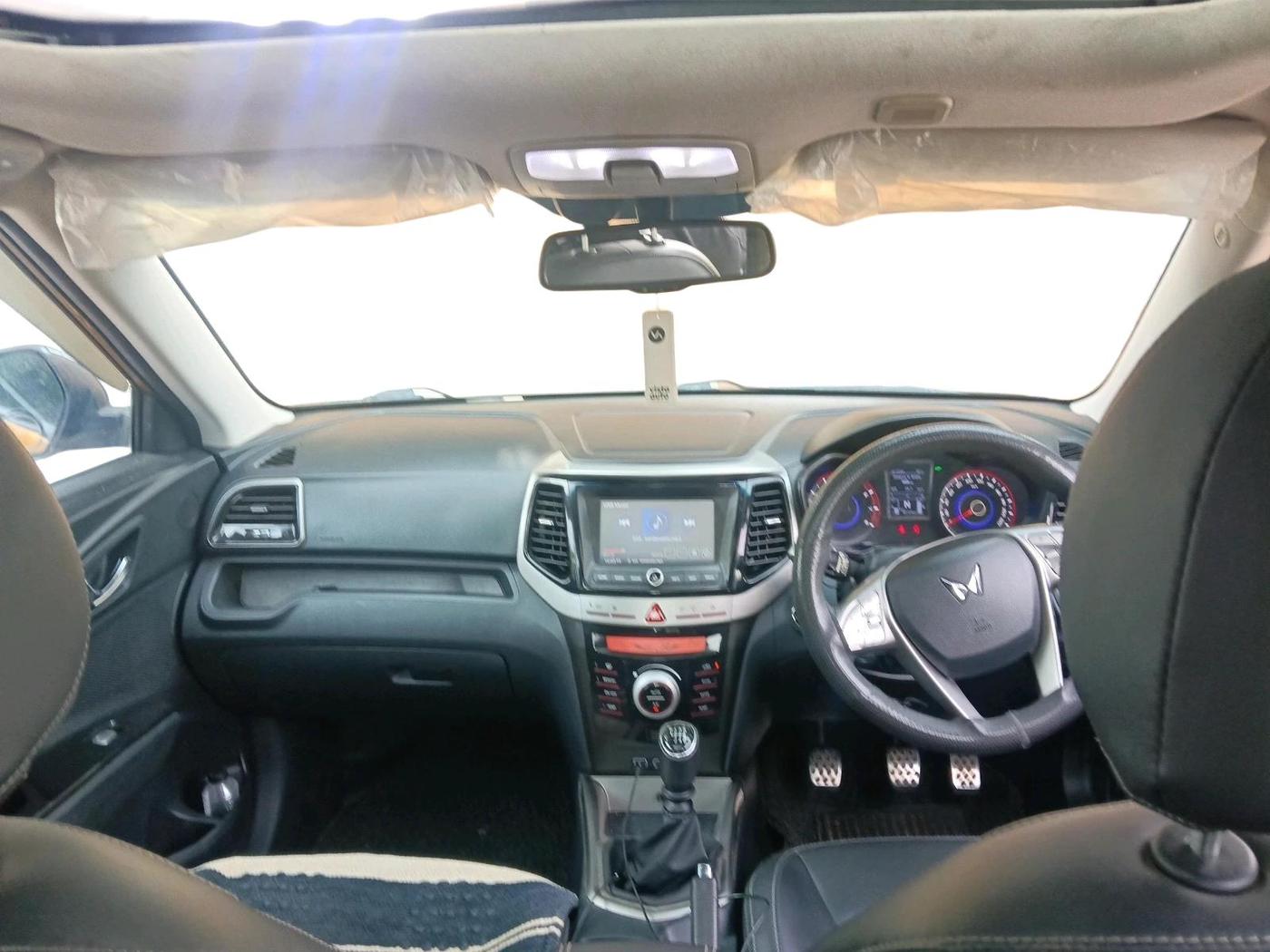 2022 Mahindra XUV300 W8 (O) 1.2 PETROL, Petrol, Manual, 40,724 km, interior