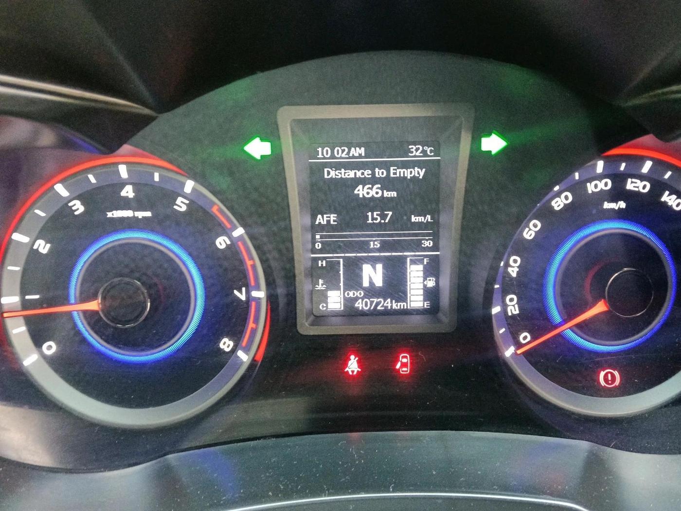 2022 Mahindra XUV300 W8 (O) 1.2 PETROL, Petrol, Manual, 40,724 km, interior