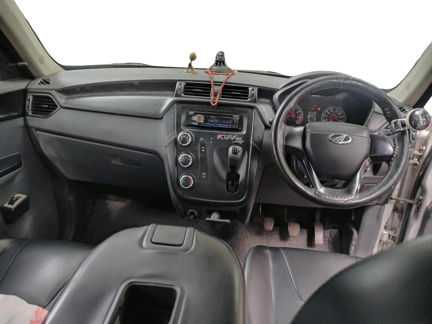2018 Mahindra KUV 100 NXT K2 P 6 STR, CNG, Manual, 81,705 km, interior