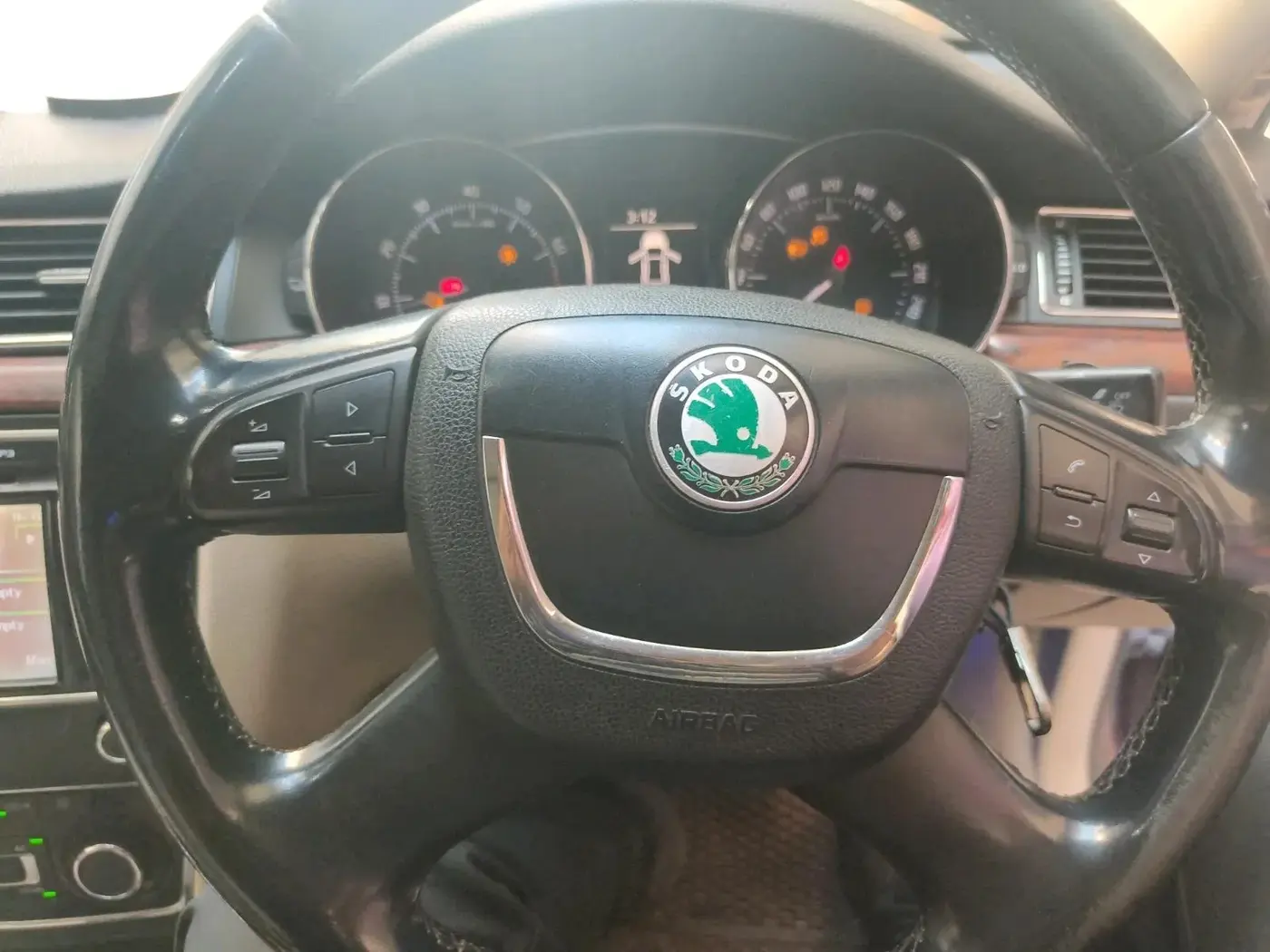 2011 Skoda Superb ELEGANCE 1.8 TSI MT, Petrol, Manual, 1,47,182 km, interior