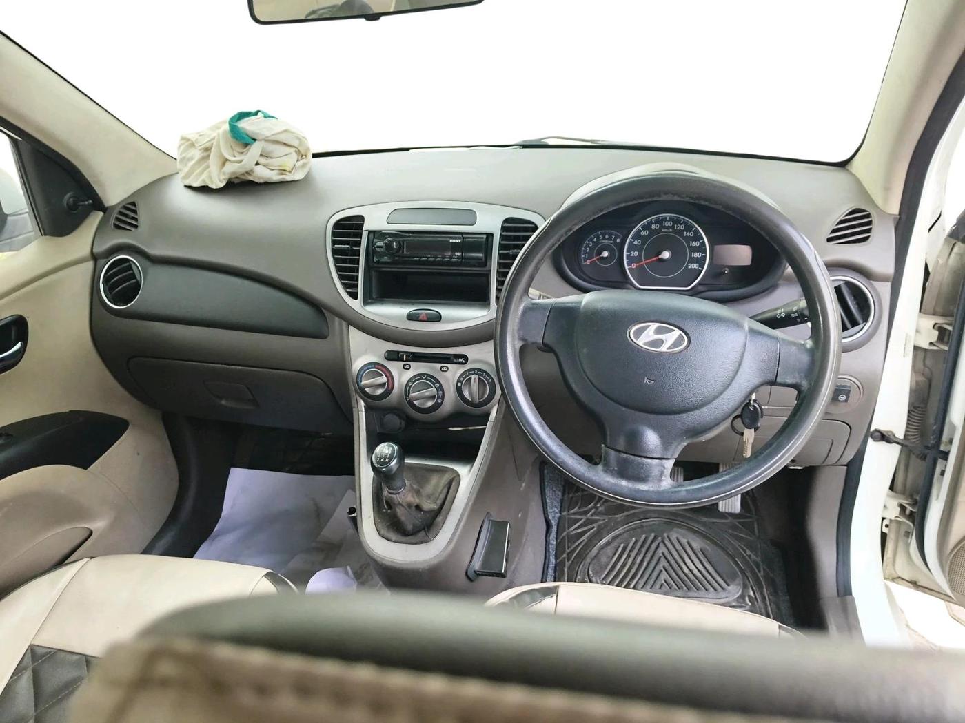 2011 Hyundai i10 MAGNA 1.1, CNG, Manual, 1,11,195 km, interior