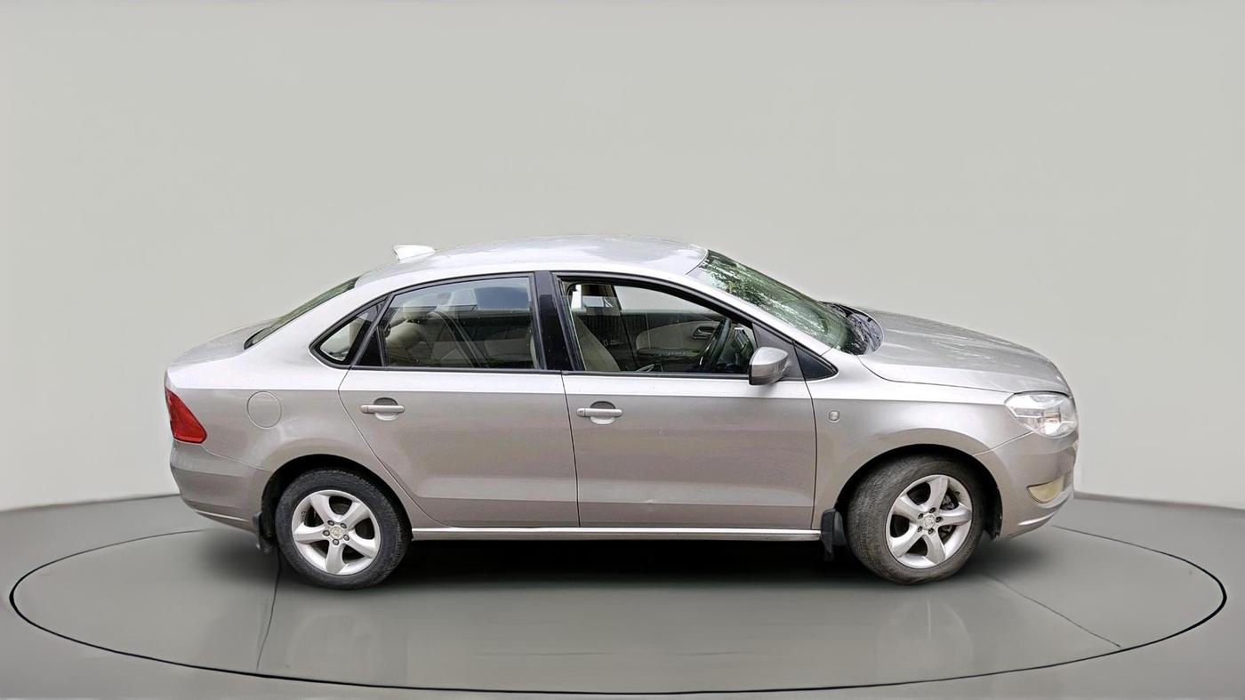 2013 Skoda Rapid ELEGANCE 1.6 TDI CR MT, Diesel, Manual, 1,16,212 km, exterior