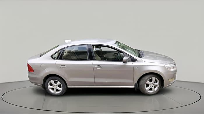 2013 Skoda Rapid ELEGANCE 1.6 TDI CR MT, Diesel, Manual, 1,16,212 km, exterior