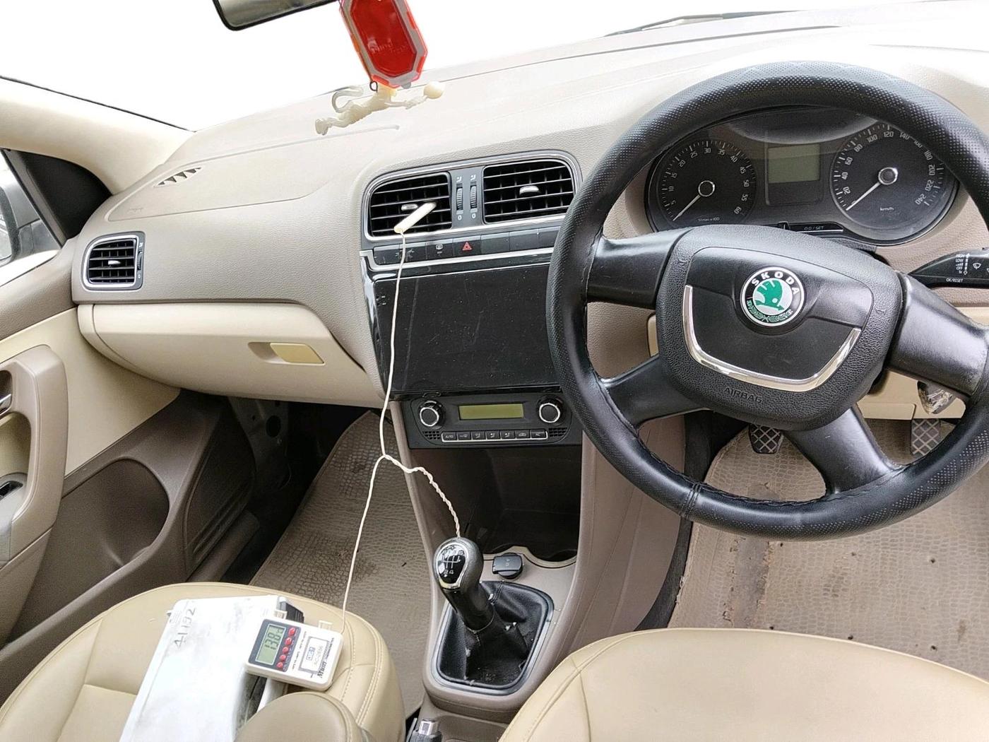 2013 Skoda Rapid ELEGANCE 1.6 TDI CR MT, Diesel, Manual, 1,16,212 km, interior