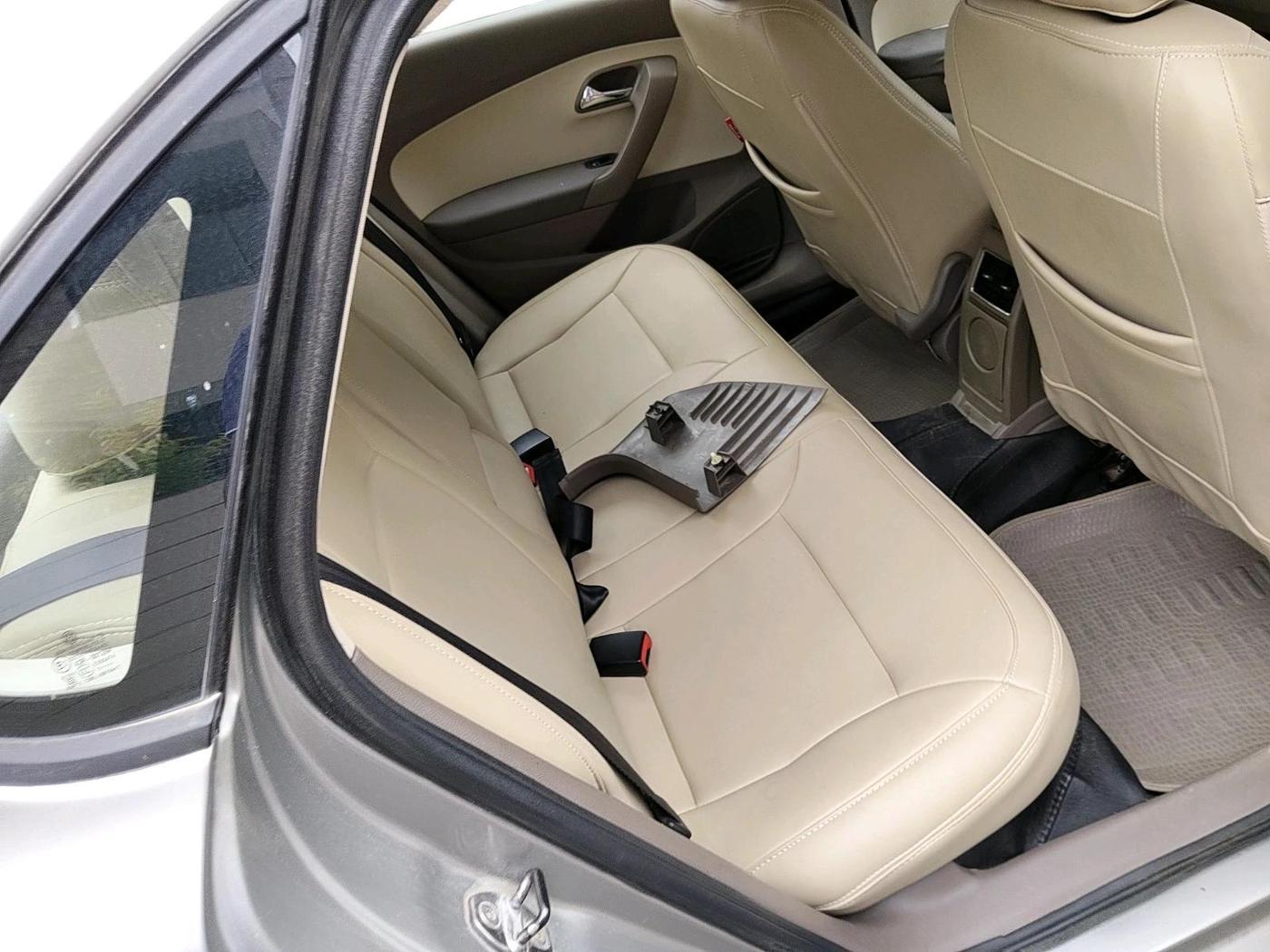 2013 Skoda Rapid ELEGANCE 1.6 TDI CR MT, Diesel, Manual, 1,16,212 km, interior