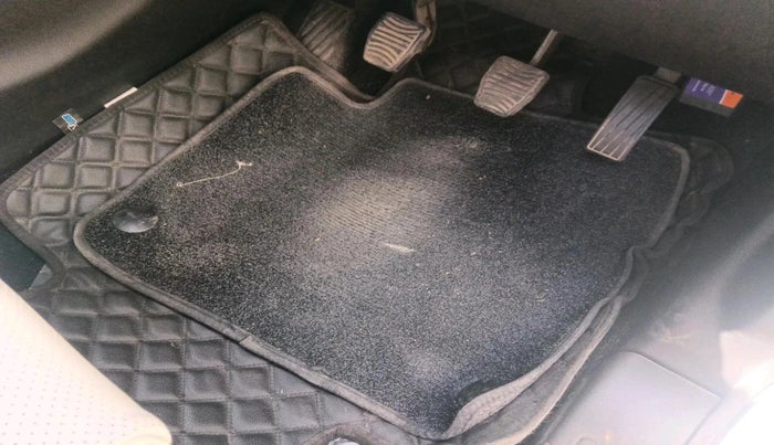 2023 Mahindra XUV700 AX 7 D MT 7 STR, Diesel, Manual, 68,398 km, interior