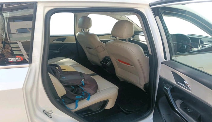 2023 Mahindra XUV700 AX 7 D MT 7 STR, Diesel, Manual, 68,398 km, interior