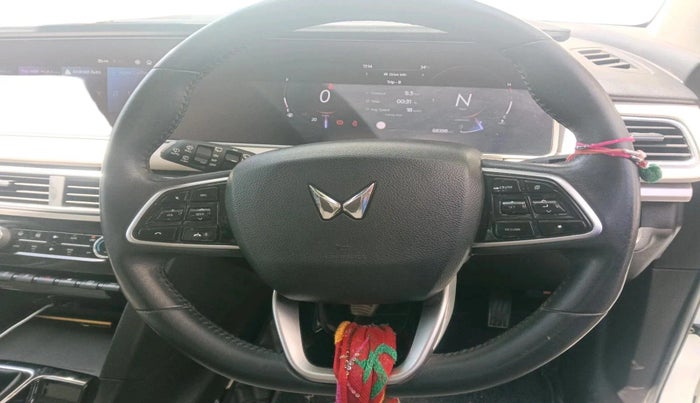 2023 Mahindra XUV700 AX 7 D MT 7 STR, Diesel, Manual, 68,398 km, interior