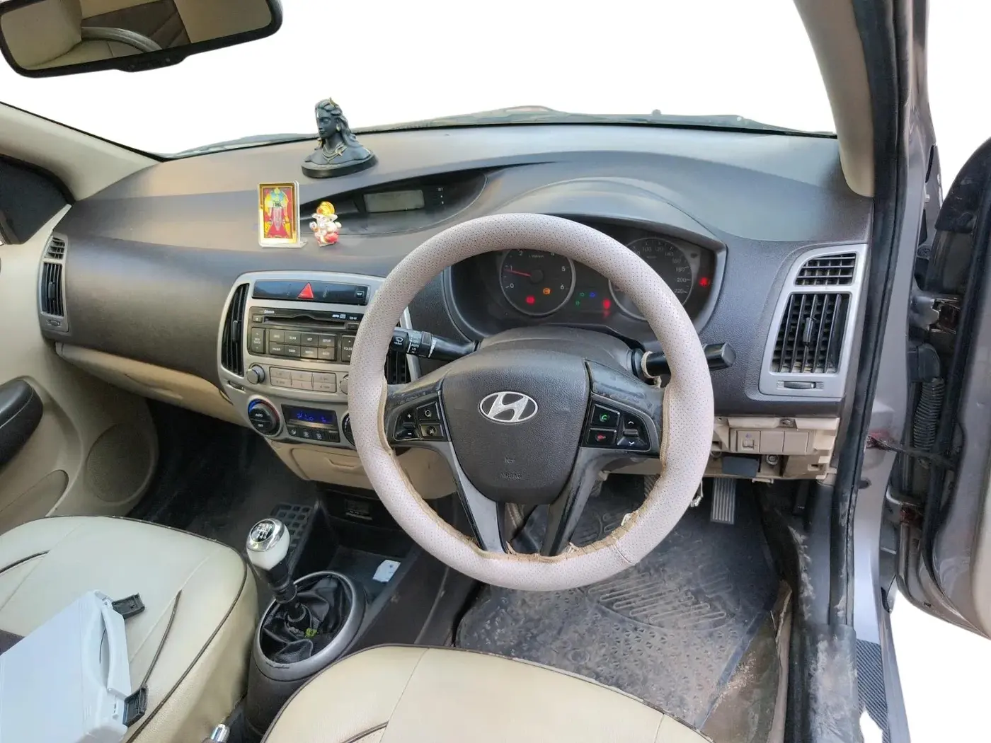 2014 Hyundai i20 SPORTZ 1.4 CRDI, Diesel, Manual, 99,600 km, interior