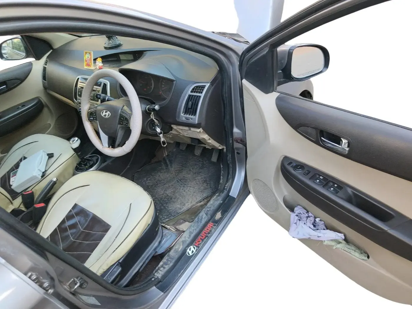 2014 Hyundai i20 SPORTZ 1.4 CRDI, Diesel, Manual, 99,600 km, interior