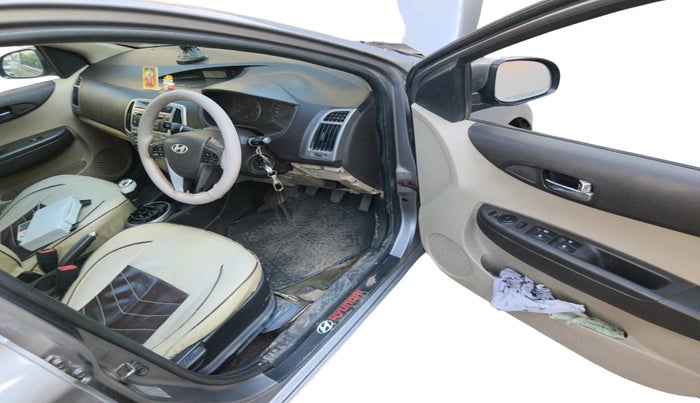 2014 Hyundai i20 SPORTZ 1.4 CRDI, Diesel, Manual, 99,122 km, interior