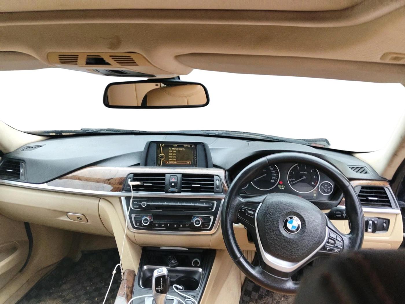 2013 BMW 3 Series 320D LUXURYLINE, Diesel, Automatic, 98,139 km, interior