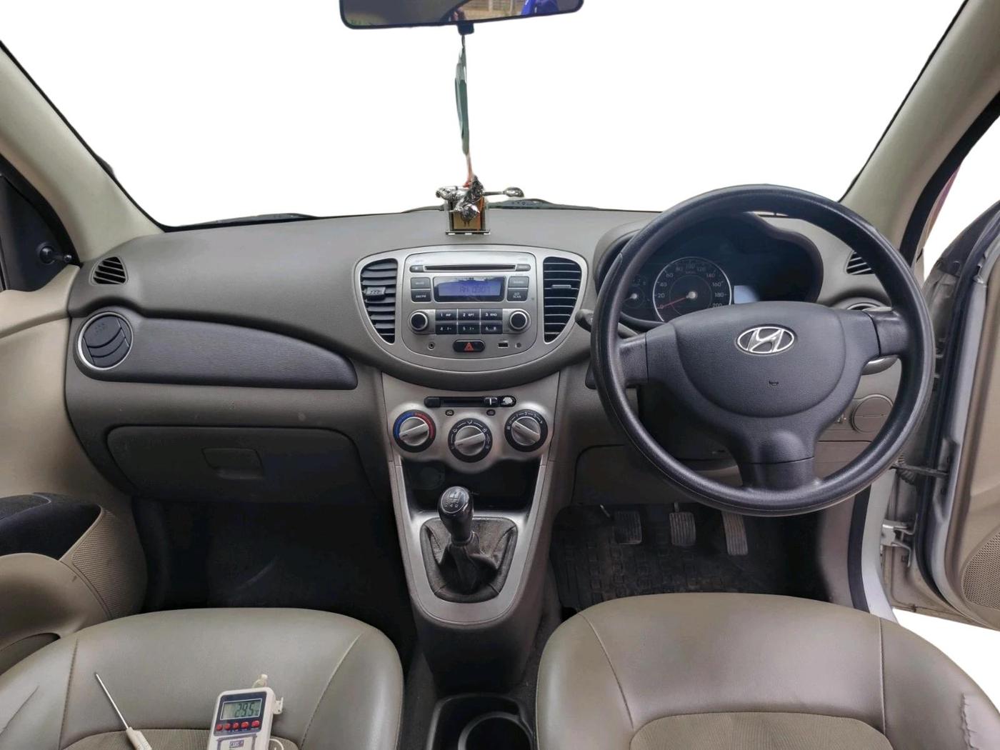2015 Hyundai i10 MAGNA 1.1, Petrol, Manual, 1,10,663 km, interior