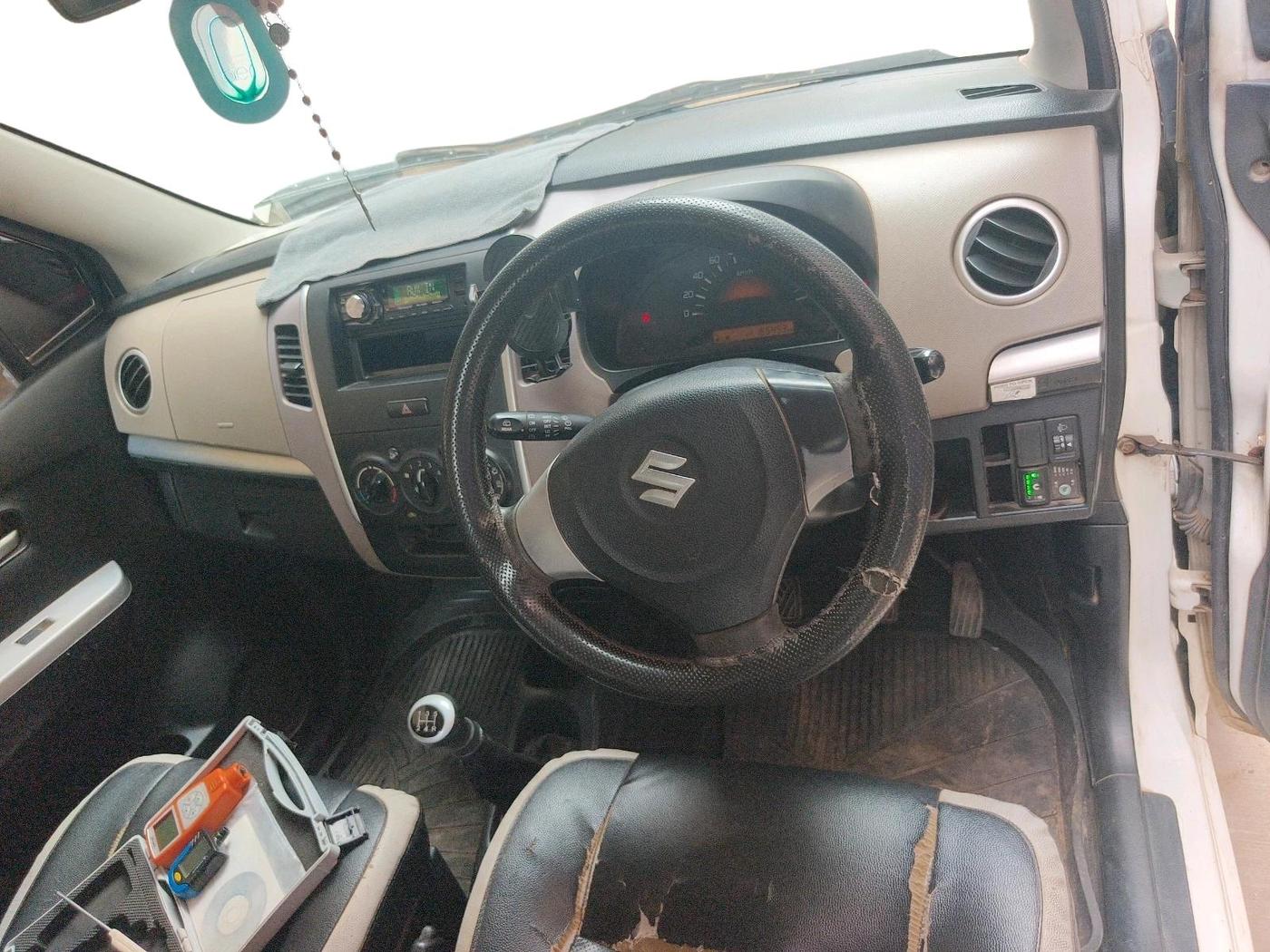 2013 Maruti Wagon R 1.0 LXI, CNG, Manual, 1,66,453 km, interior