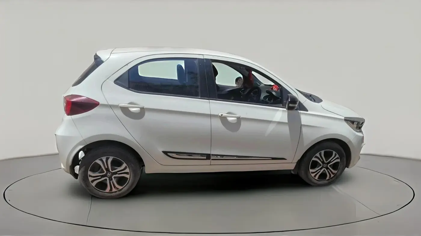 2022 Tata Tiago XT CNG, CNG, Manual, 56,683 km, exterior