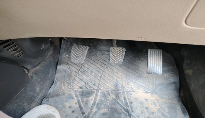 2013 Hyundai Eon ERA +, CNG, Manual, 1,53,293 km, interior