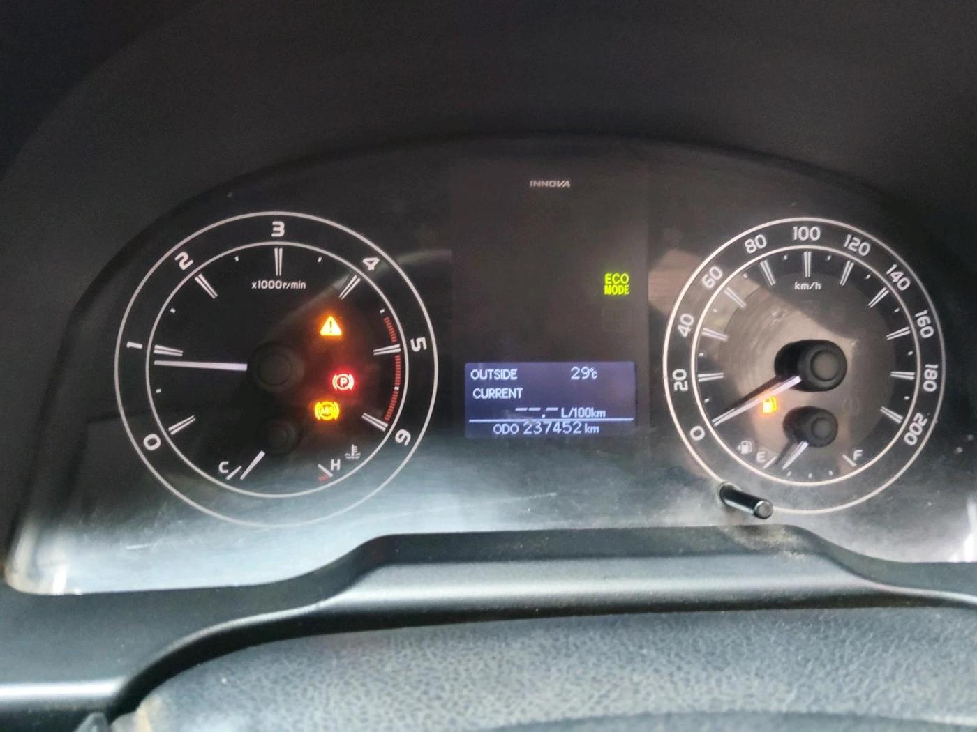 2017 Toyota Innova Crysta 2.4 GX 8 STR, Diesel, Manual, 2,37,452 km, interior