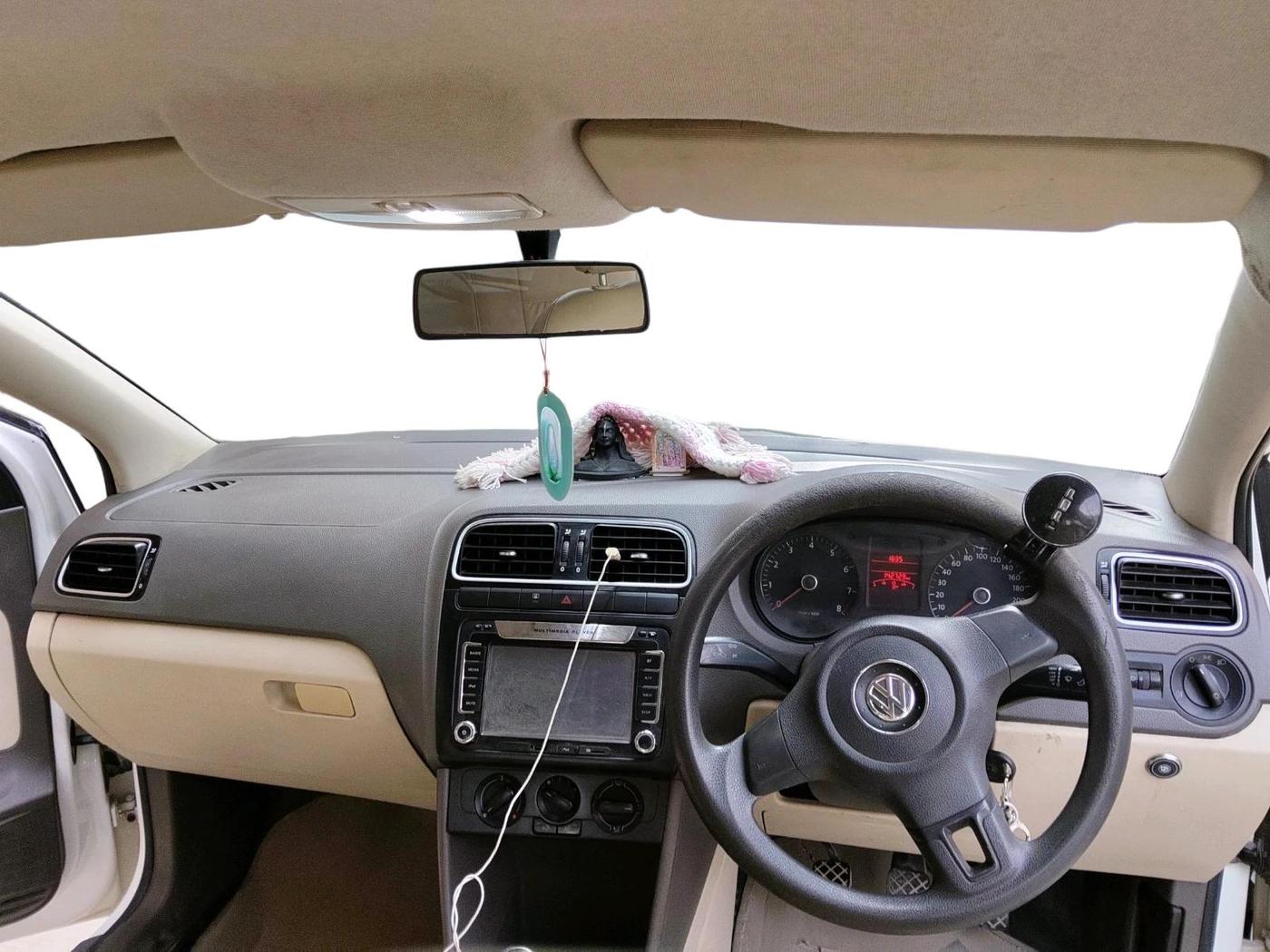 2011 Volkswagen Vento TRENDLINE 1.6, CNG, Manual, 1,42,729 km, interior