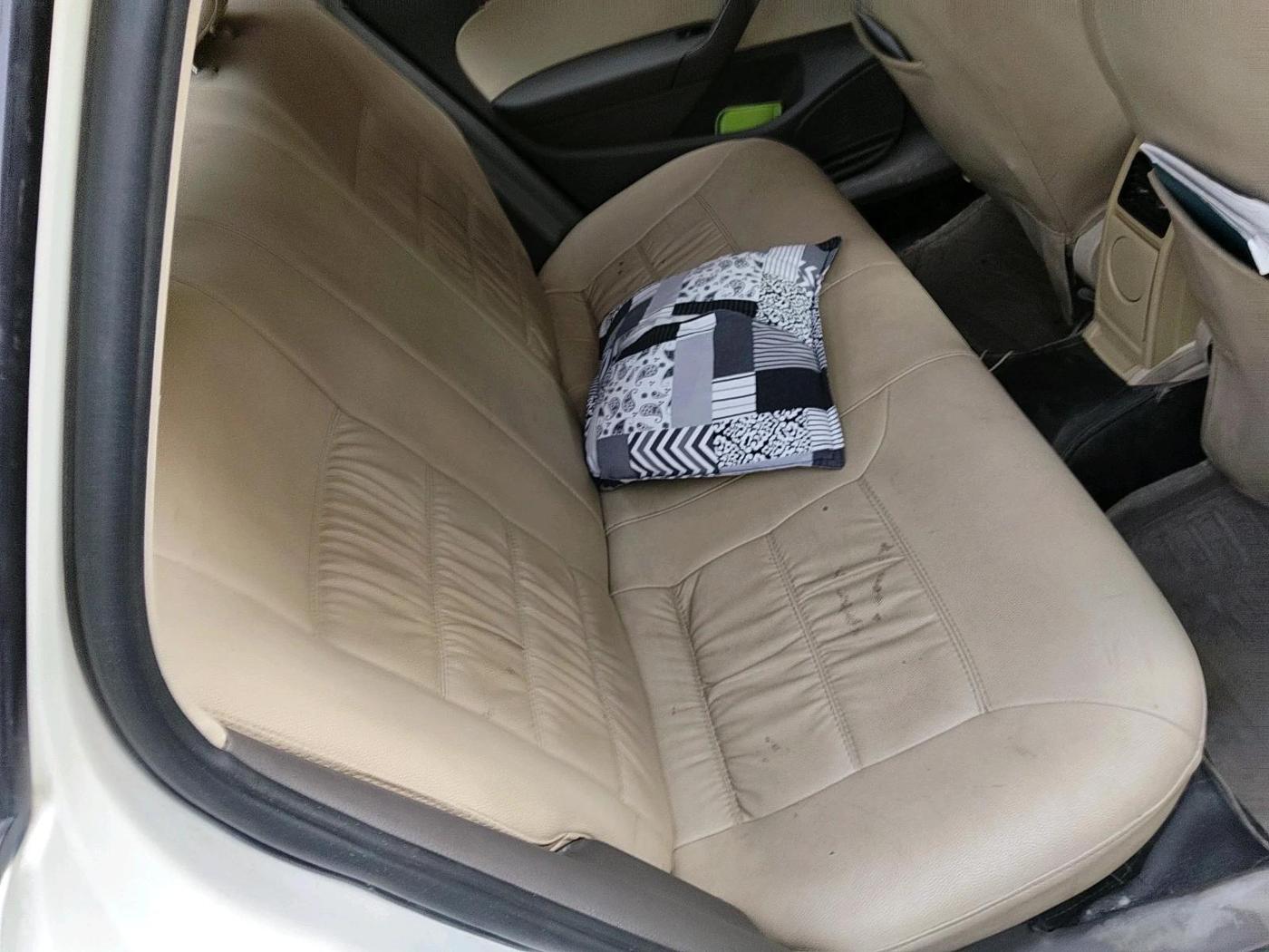 2011 Volkswagen Vento TRENDLINE 1.6, CNG, Manual, 1,42,729 km, interior