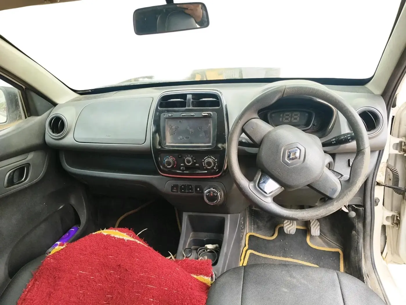 2016 Renault Kwid RXT 1.0 AMT, CNG, Automatic, 93,515 km, interior