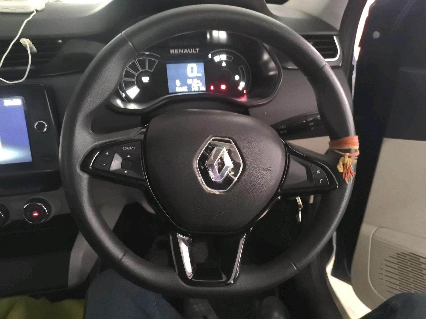 2022 Renault TRIBER RXT, Petrol, Manual, 6,018 km, interior