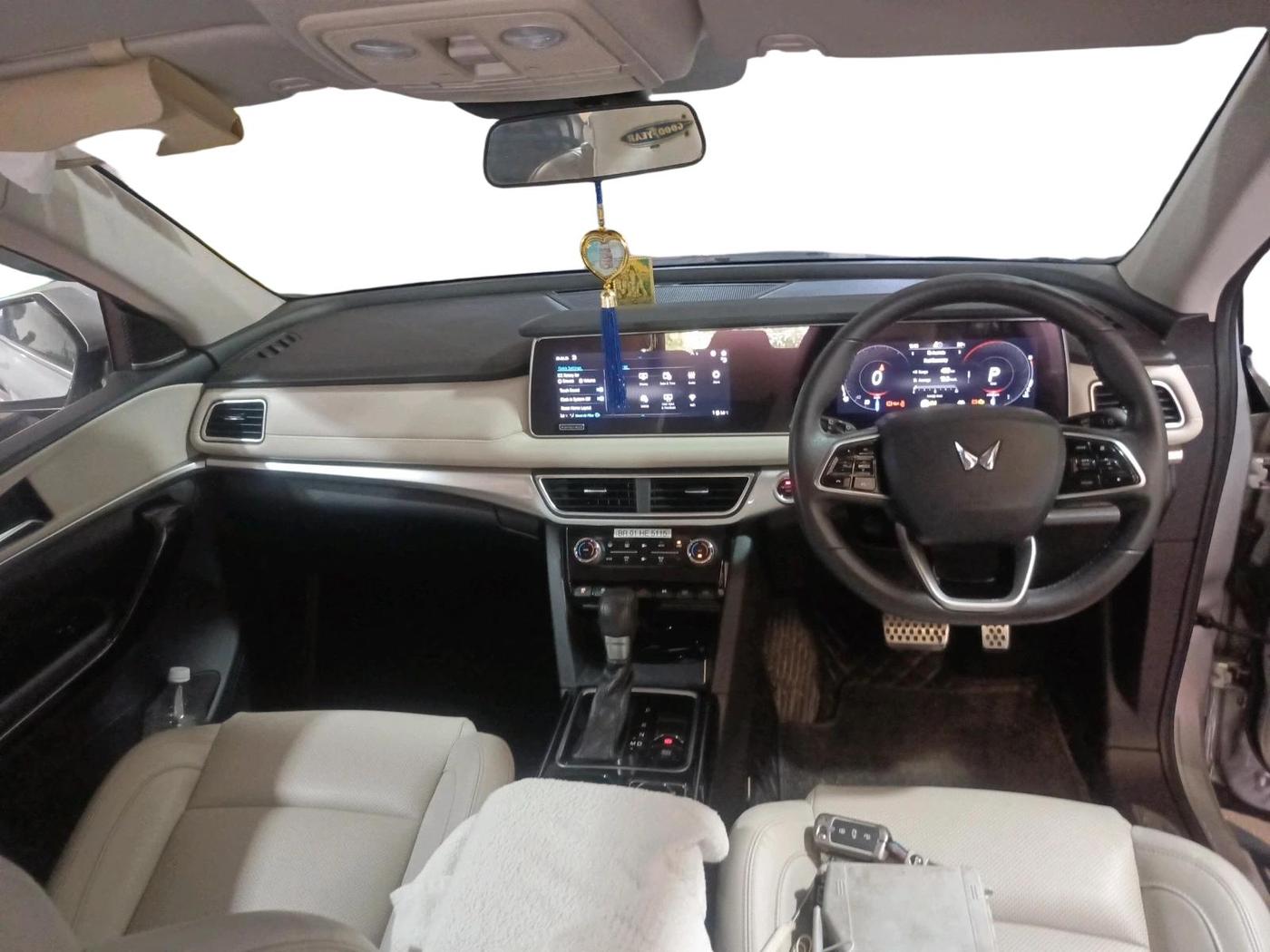 2023 Mahindra XUV700 AX 7 LUXURY D AT 7 STR, Diesel, Automatic, 80,796 km, interior