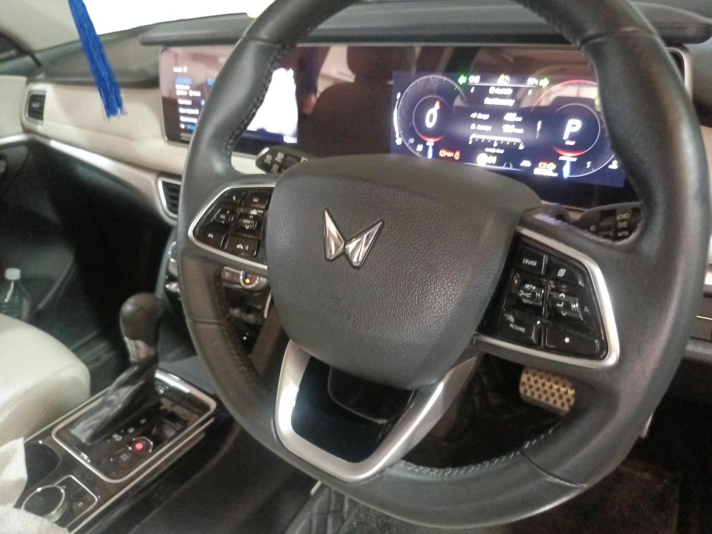 2023 Mahindra XUV700 AX 7 LUXURY D AT 7 STR, Diesel, Automatic, 80,796 km, interior