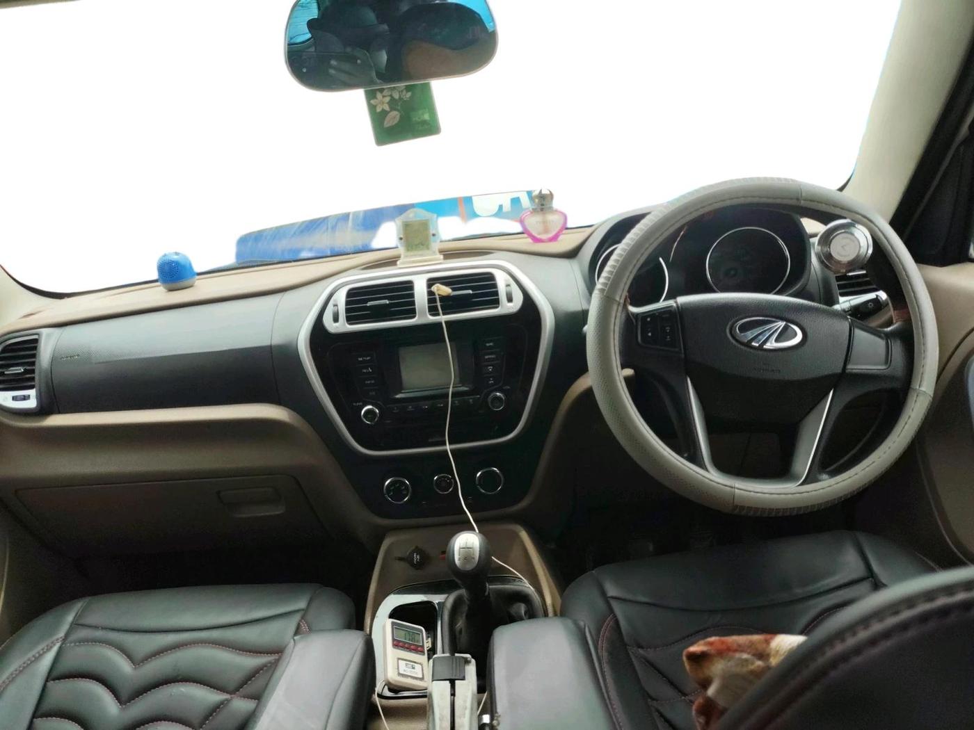 2015 Mahindra TUV300 T8, Diesel, Manual, 1,22,075 km, interior