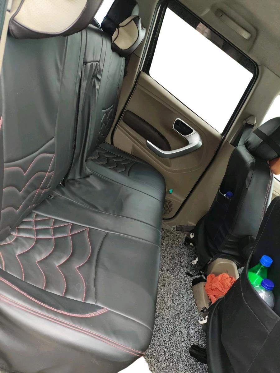 2015 Mahindra TUV300 T8, Diesel, Manual, 1,22,075 km, interior