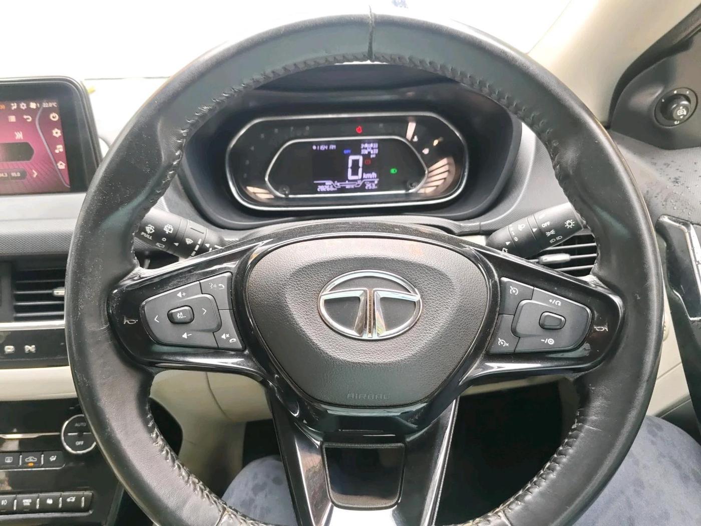 2022 Tata NEXON XZ PETROL, Petrol, Manual, 28,266 km, interior