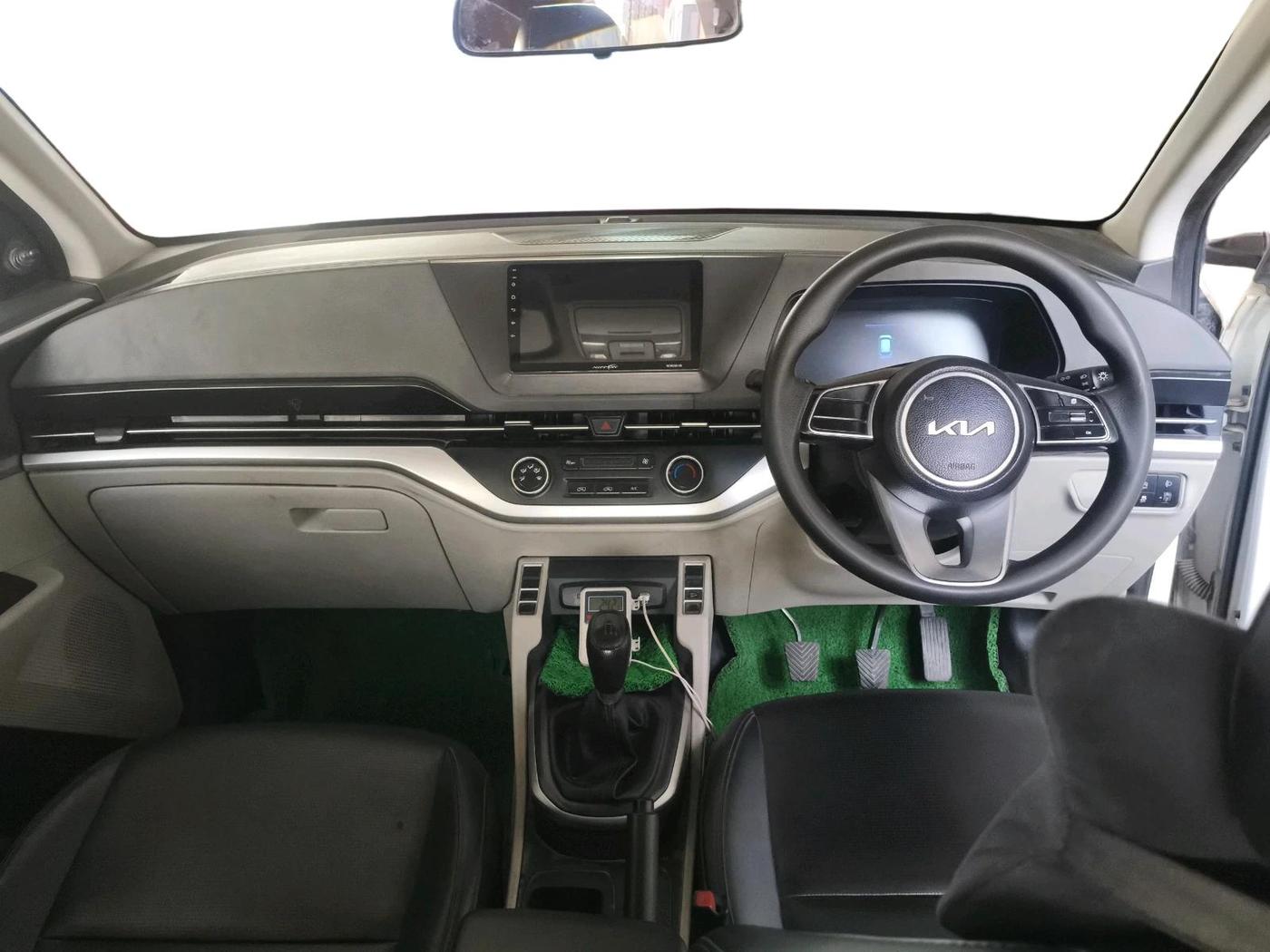 2023 KIA CARENS PREMIUM 1.5 PETROL 7 STR, Petrol, Manual, 72,500 km, interior
