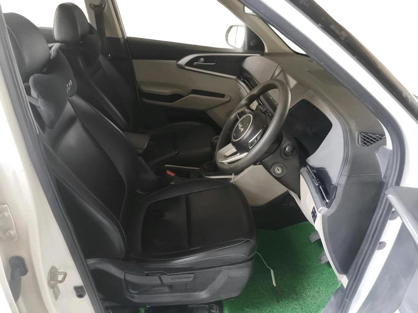 2023 KIA CARENS PREMIUM 1.5 PETROL 7 STR, Petrol, Manual, 72,500 km, interior