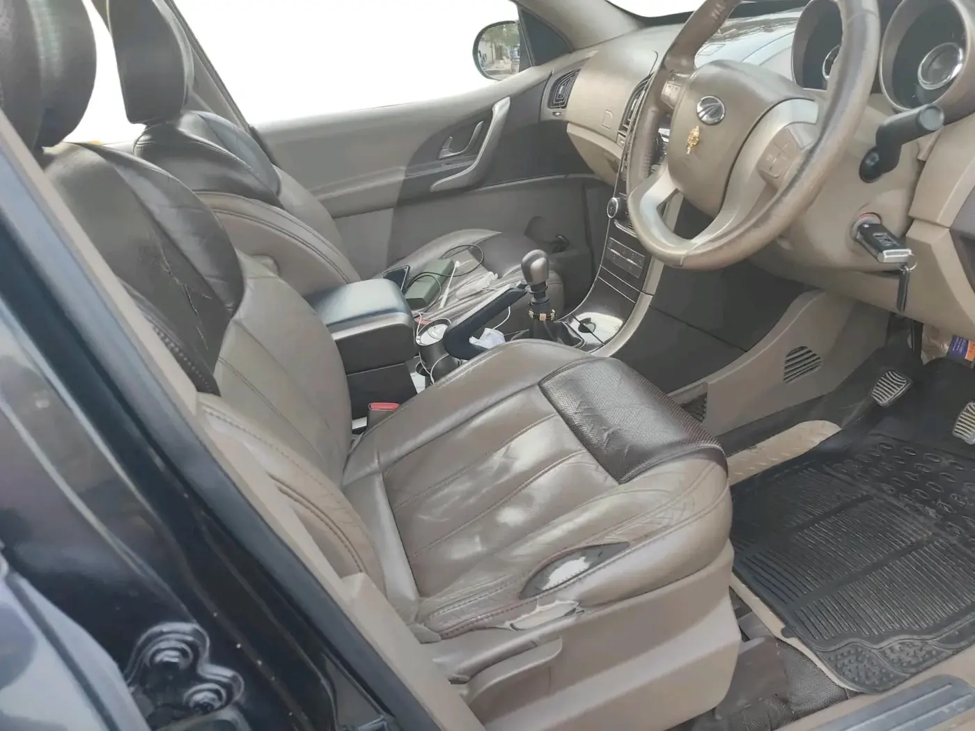 2014 Mahindra XUV500 W8, Diesel, Manual, 1,26,048 km, interior